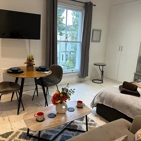 Stylish Studio Escape In West Лондон Экстерьер фото