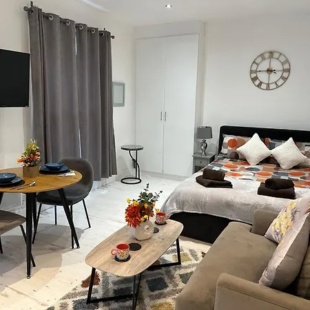 Stylish Studio Escape In West Лондон Экстерьер фото
