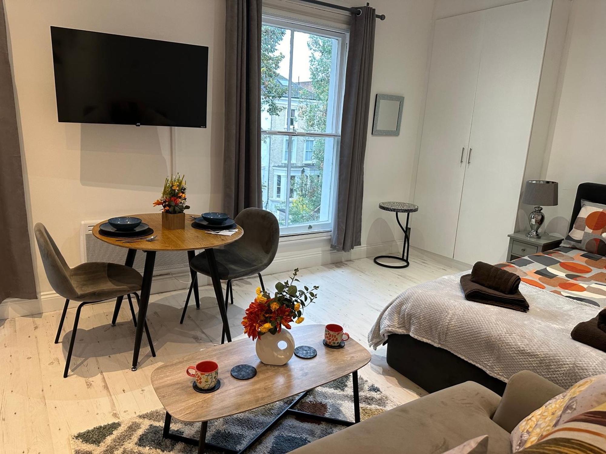 Апартаменты Stylish Escape In West