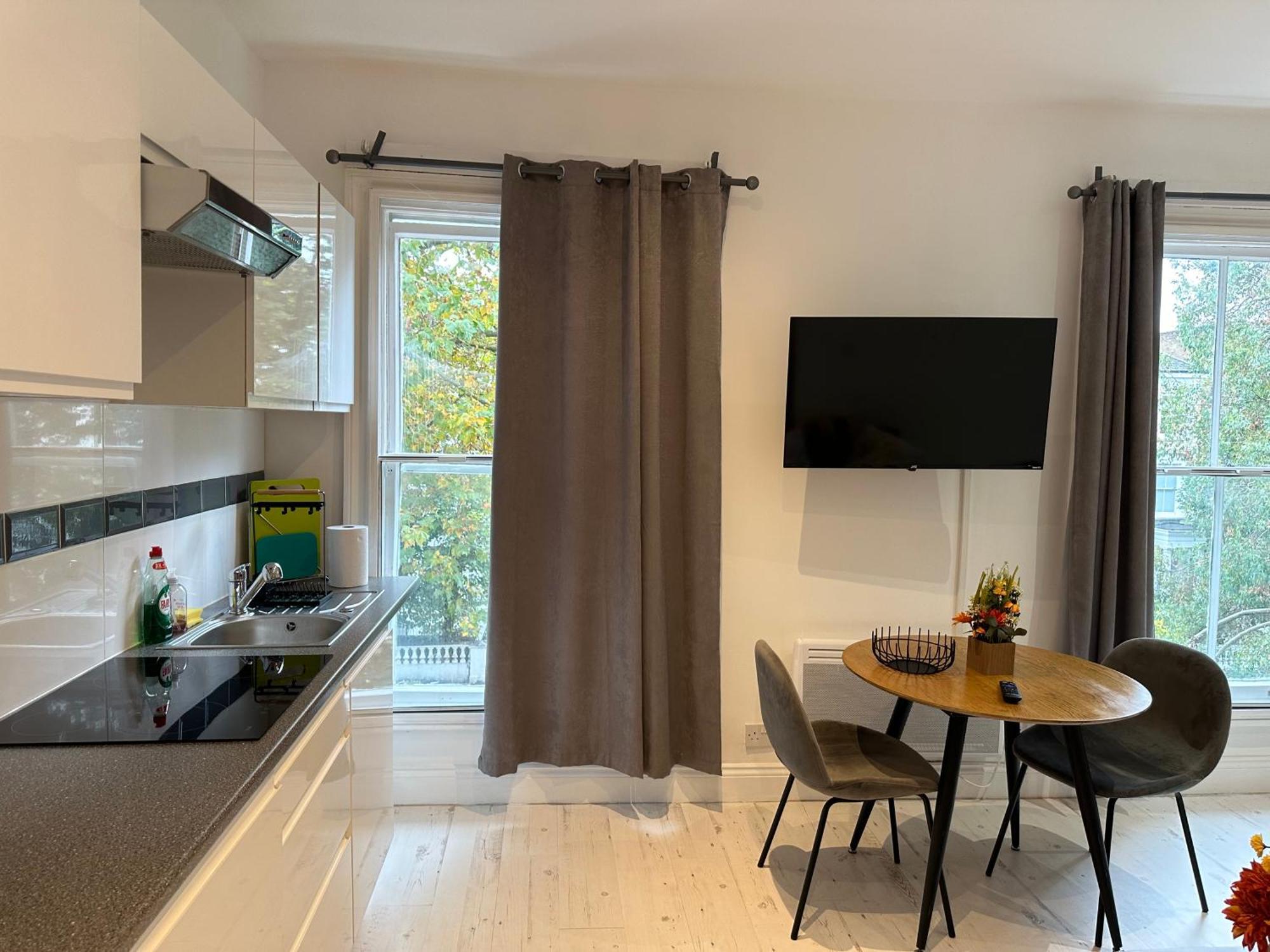 Stylish Escape In West Апартаменты
